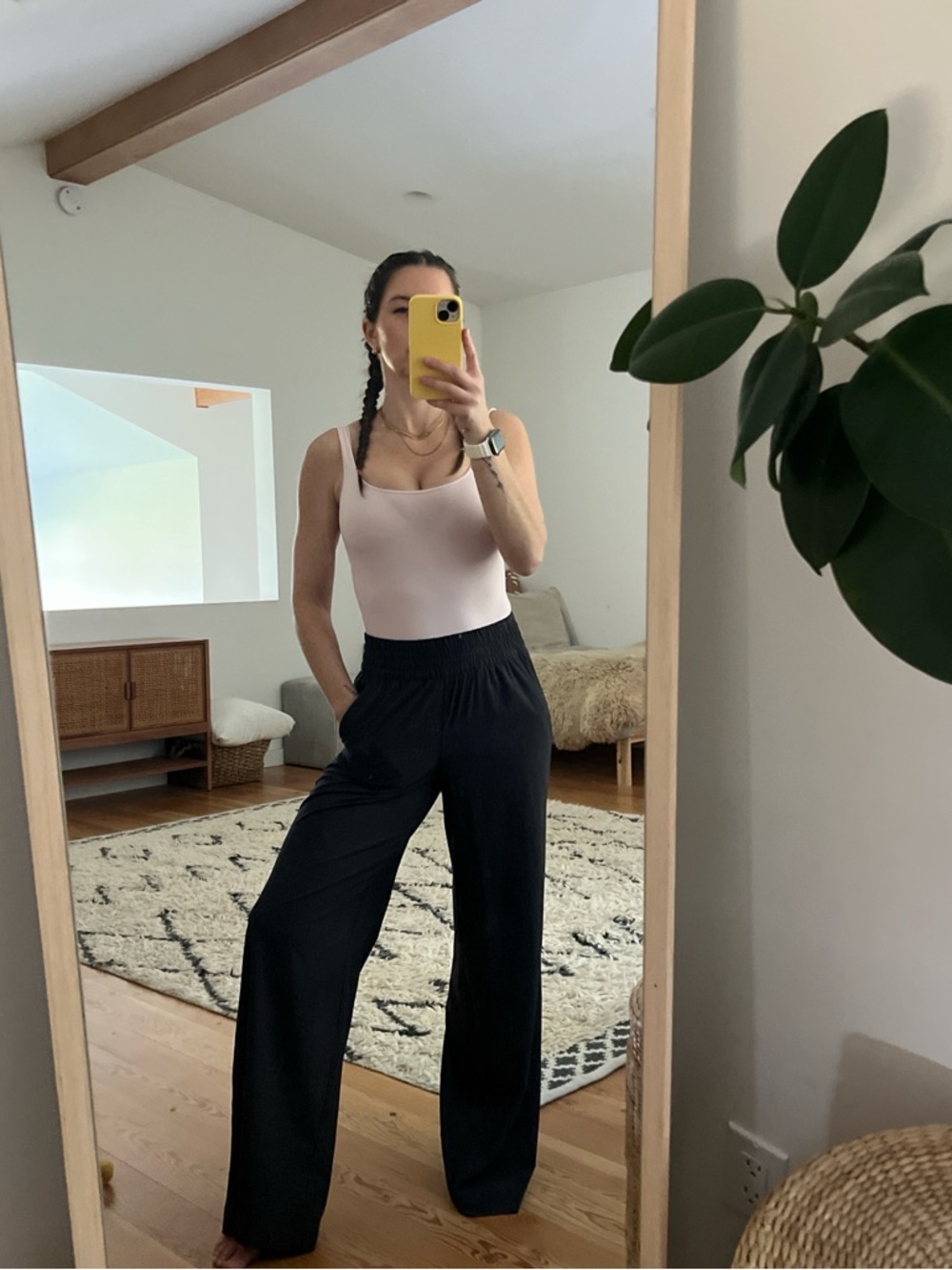 Vuori Black Wide-Leg Elastic-Waist Pants - Picture 2 of 2